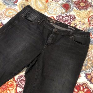 Melissa McCarthy / seven7 dark denim jeans